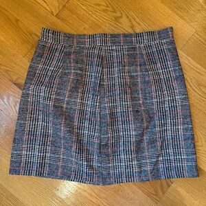 Trendy fall plaid skirt!! Size XL but fits like L